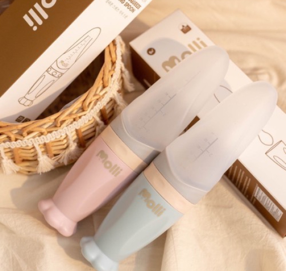 Binh bột silicone Molli